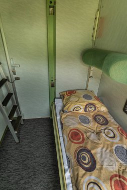 Slovakya 'da Roznava üzerinden Prag' dan Presov 'a hızlı gece arabasında tek kompartıman