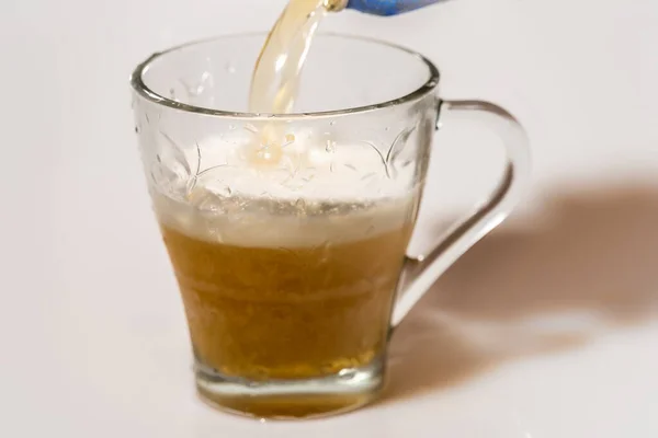 Weißes Transparentes Glas Mit Orangefarbenem Alkoholfreiem Bier Mit Weißem Hintergrund — Stockfoto