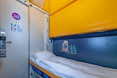 Prag 'dan Humenne, Prag' a giden gece treninde uyumak için lüks kompartıman.