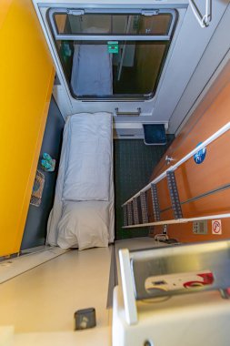 Prag 'dan Humenne, Prag' a giden gece treninde uyumak için lüks kompartıman.