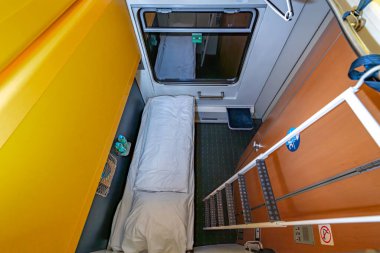 Prag 'dan Humenne, Prag' a giden gece treninde uyumak için lüks kompartıman.