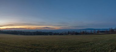 Kışın panorama manzarası Ceske Budejovice CZ 12 09 2025 üzerinde tarla sürdü