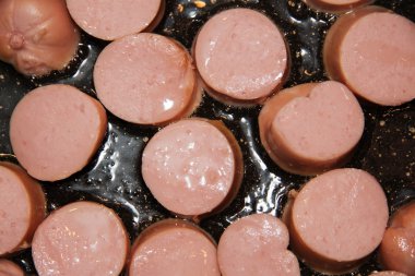 yağda kızartılmış sosis