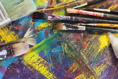 Fırça resmi boyamak için. Boya fırçaları