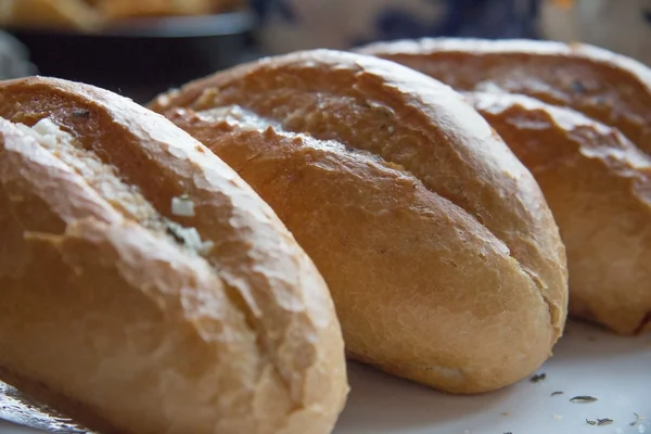 Taze pişmiş beyaz ekmek Fransız — Stok fotoğraf