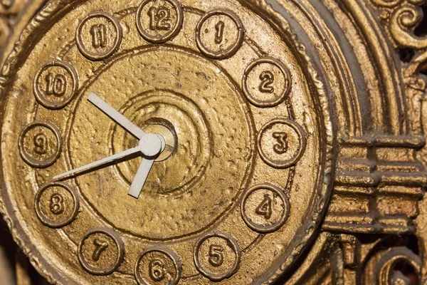 Ročník zlaté hodinky. mělká hloubka ostrosti — Stock fotografie