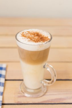 ahşap arka plan üzerinde kahve Kupası