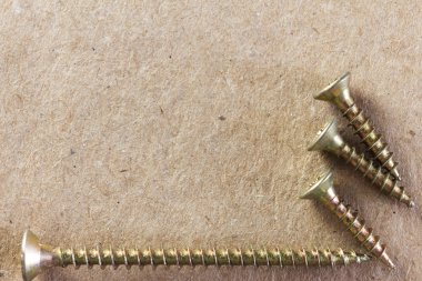 ahşap vida portre montajı