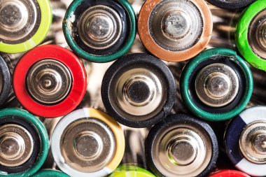 Pil renk closeup yan yana