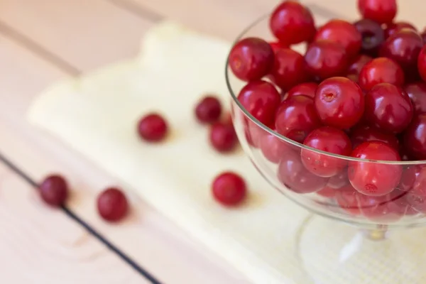 Fresh cherries on a linen napkin — Stock Photo, Image