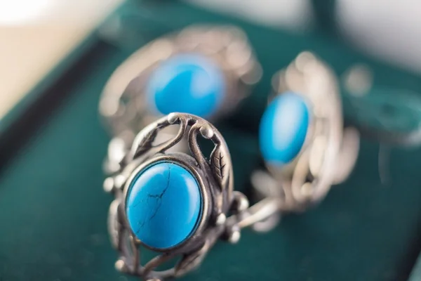 Zilveren ring met turquoise steen — Stockfoto