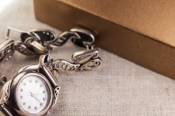 Starožitné stříbrné hodinky — Stock fotografie