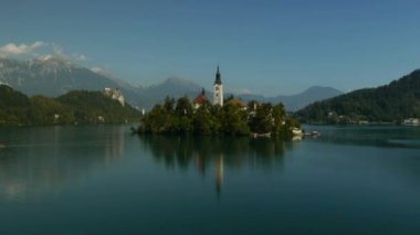 Lake Bled ve kilise kaydırma.