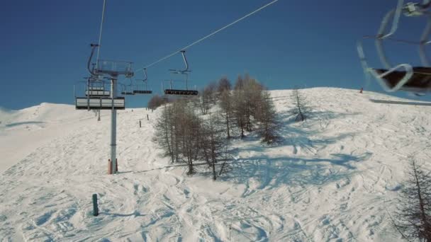 Näve person vy av Ski Lift — Stockvideo