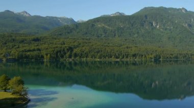 Göl üzerinde kaydırma havadan görünümü