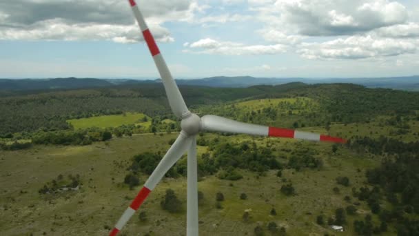 Szél turbina lapátok orra előtt kicsinyítés — Stock videók
