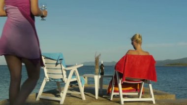 Gün batımı şarap ürpertiyle