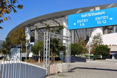 Inglewood, California - 24 Ekim 2025: SoFi Stadyumu, Los Angeles metropolitan bölgesindeki 1001 Stadyumu Dr Inglewood 'da ikonik spor ve eğlence merkezi