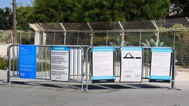 Inglewood, California - 24 Ekim 2025: SoFi Stadyumu - Yasak Eşyalar, Temiz Çanta Politikası ve Davetli Davranış Kodu İşaretleri