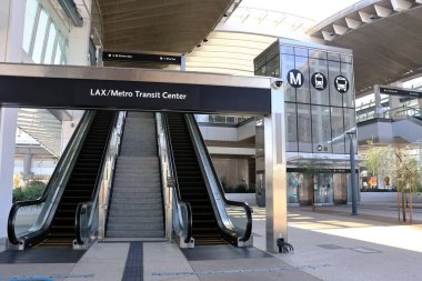 Los Angeles, California - 24 Ekim 2025: LAX Metro Transit Center, Havacılık Bulvarı 'ndaki Intermodal Transport Hub, 6 Haziran 2025