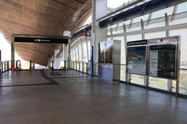 Los Angeles, California - 24 Ekim 2025: LAX Metro Transit Center, Havacılık Bulvarı 'ndaki Intermodal Transport Hub, 6 Haziran 2025