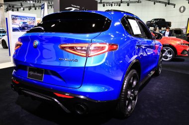 2025 Alfa Romeo Stelvio Veloce 2025 Los Angeles Otomobil Fuarı. Los Angeles Otomobil Fuarı Kuzey Amerika 'daki en büyük otomobil fuarlarından biridir.