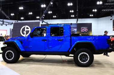 2025 Los Angeles Otomobil Fuarı 'nda Jeep Gladyatörü Rubicon. Los Angeles Otomobil Fuarı Kuzey Amerika 'daki en büyük otomobil fuarlarından biridir.