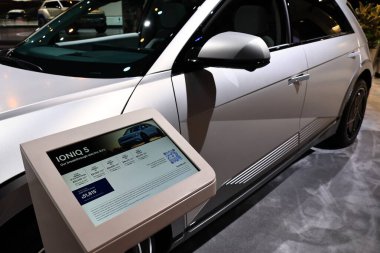 2026 Hyundai IONIQ 5 2025 Los Angeles Otomobil Fuarı. Los Angeles Otomobil Fuarı Kuzey Amerika 'daki en büyük otomobil fuarlarından biridir.