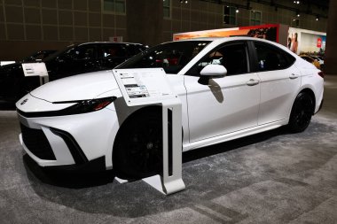 2026 Toyota Camry SE 2025 Los Angeles Otomobil Fuarı. Los Angeles Otomobil Fuarı Kuzey Amerika 'daki en büyük otomobil fuarlarından biridir.