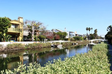 Los Angeles, Kaliforniya - 31 Ekim 2025: Venedik Kanalları, Los Angeles, Kaliforniya 'nın Venedik mahallesindeki tarihi kanal bölgesi