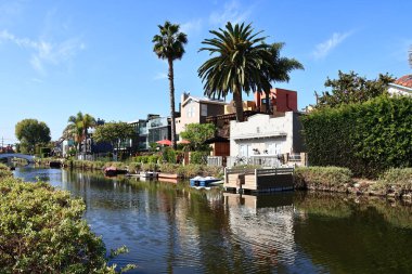 Los Angeles, Kaliforniya - 31 Ekim 2025: Venedik Kanalları, Los Angeles, Kaliforniya 'nın Venedik mahallesindeki tarihi kanal bölgesi