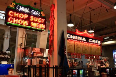 Los Angeles, Kaliforniya - 4 Kasım 2025 Grand Central Market, Los Angeles 'ın merkezinde tarihi bir pazar