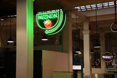 Los Angeles, Kaliforniya - 4 Kasım 2025 Grand Central Market, Los Angeles 'ın merkezinde tarihi bir pazar