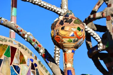 Los Angeles, Kaliforniya - 6 Aralık 2025: Simon Rodia Eyalet Tarihi Parkı 'nda bulunan mimari yapılar Simon Rodia tarafından WATTS TowERS' in ayrıntıları