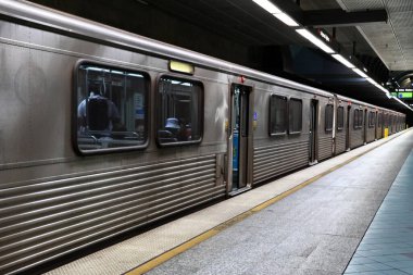 Los Angeles, Kaliforniya - 4 Kasım 2025 Los Angeles Metro Tren İstasyonu B Hattı