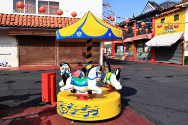 Los Angeles, Kaliforniya - 4 Kasım 2025: Çin Mahallesi, Los Angeles 'ta çocuklar için çocuk biniciliği