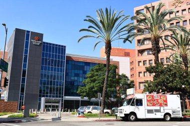 Los Angeles, Kaliforniya - 4 Kasım 2025: Onur Sağlığı - Kaliforniya Hastane Tıp Merkezi 1401 S Grand Ave 'de yer almaktadır.