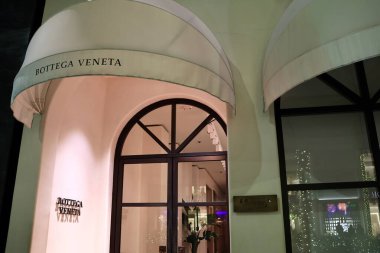 Beverly Hills, California - 30 Kasım 2025: BTTEGA VENETA lüks moda mağazası Rodeo Drive, Beverly Hills