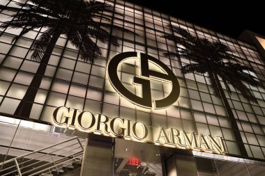Beverly Hills, California - 30 Kasım 2025: GIORGIO ARMANI lüks moda mağazası Rodeo Drive, Beverly Hills