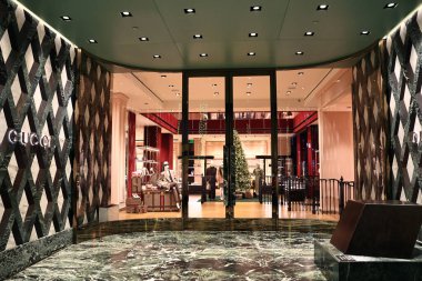 Beverly Hills, California - 30 Kasım 2025: GUCCI lüks moda mağazası Rodeo Drive, Beverly Hills