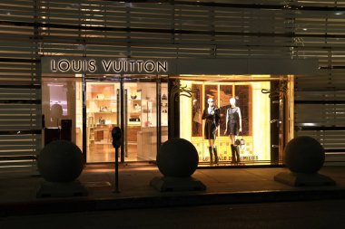 Beverly Hills, California - 30 Kasım 2025: Louis Vuitton Lüks Moda Mağazası
