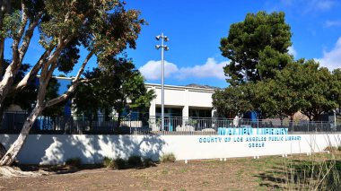 Malibu, California - 6 Kasım 2025: Malibu Halk Kütüphanesi 23519 Batı Civic Center Way, Malibu