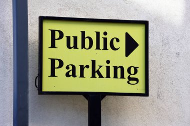 Halka açık park yeri tabelası