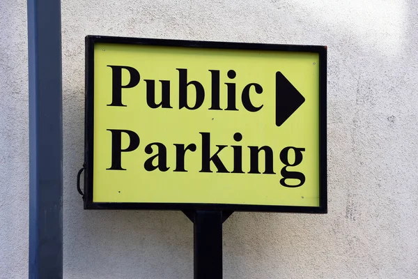 Halka açık park yeri tabelası