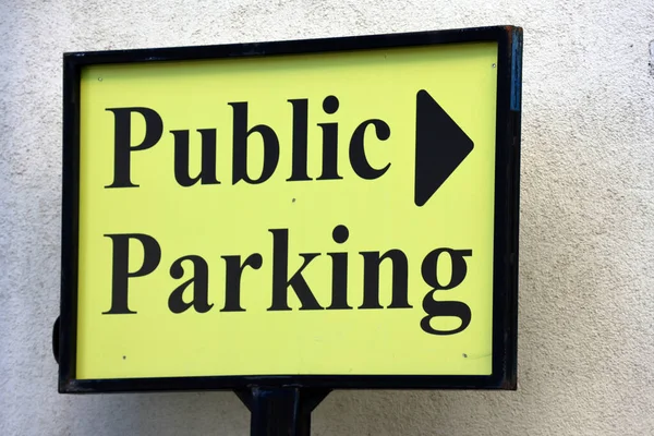 Halka açık park yeri tabelası