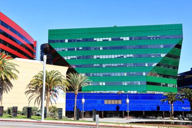 Batı Hollywood, Kaliforniya - 23 Kasım 2025: Pasifik Tasarım Merkezi 'nin dış görünümü, Batı Hollywood' daki ikonik mimari kompleksi