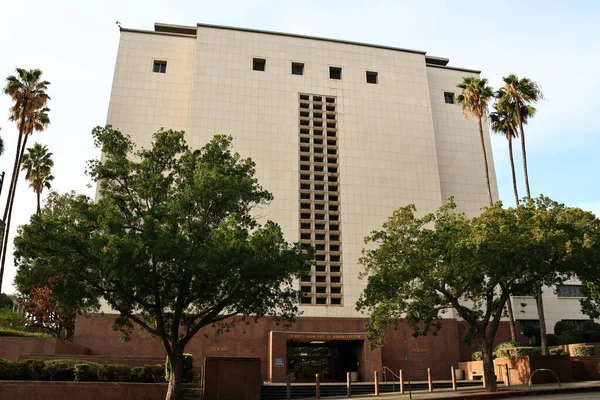 Los Angeles, Kaliforniya - 30 Kasım 2025: Kenneth Hahn İdari Salonu, Los Angeles 'ta 500 W. Temple Caddesi' nde bulunan hükümet binası.
