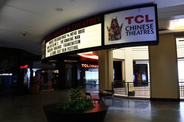 Los Angeles, Kaliforniya - 22 Kasım 2025: Hollywood Bulvarı 'ndaki OVATION Hollywood' da TCL Çin Tiyatrosu