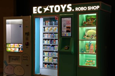 Los Angeles, Kaliforniya - 22 Kasım 2025: AK Robo Shop otomat otomatı
