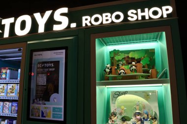 Los Angeles, Kaliforniya - 22 Kasım 2025: AK Robo Shop otomat otomatı